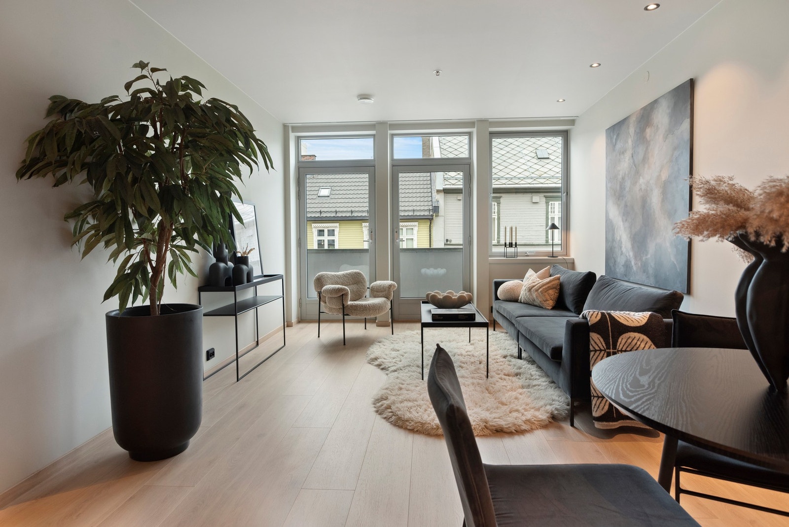 Leiligheten er ny fra 2009, men betydelig oppgradert i 2026. Galleribilde