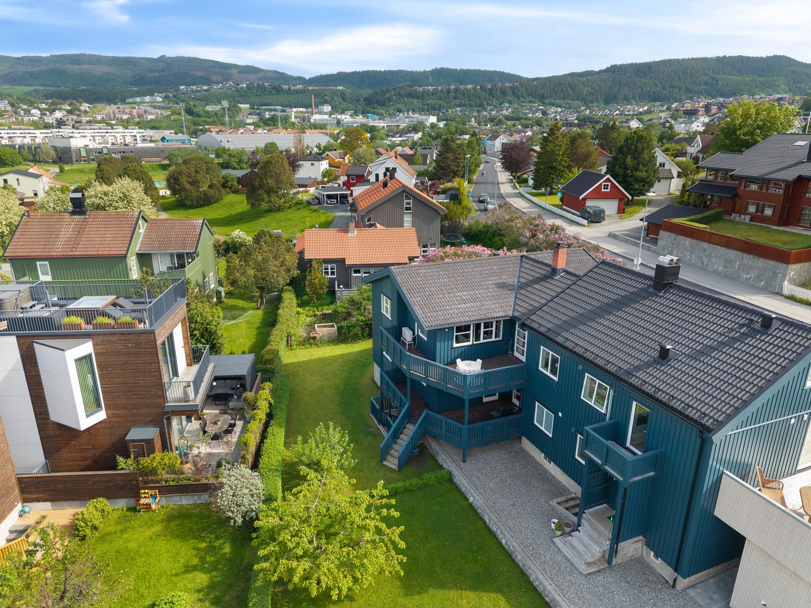 Her har man god plass for lek, moro og sosiale lag - og ikke minst en trampoline e.l Galleribilde