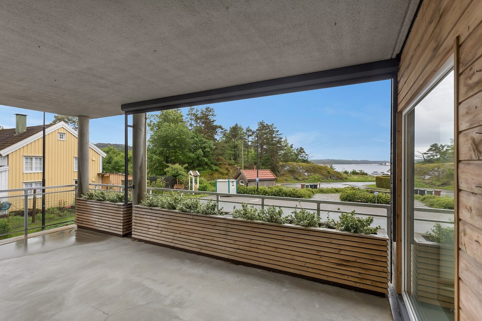 Flott utsikt fra verandaen. Galleribilde