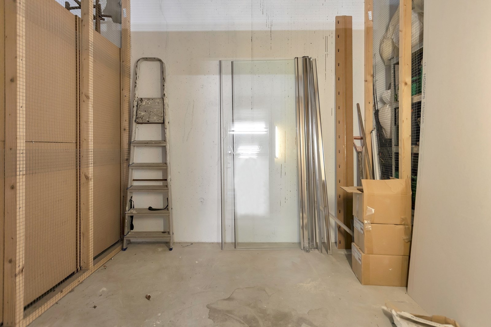Bod i parkeringskjeller. Galleribilde