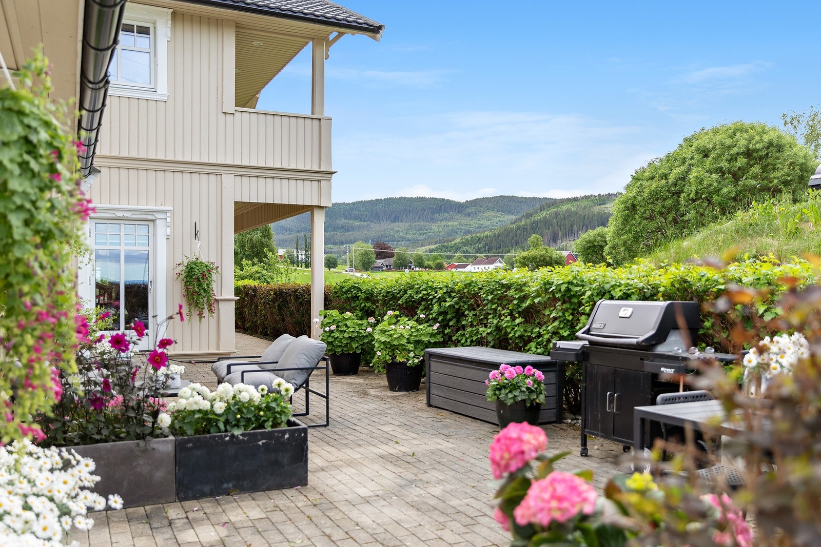 Hyggelig & skjermet - her nytes sola og herlig grillmat Galleribilde