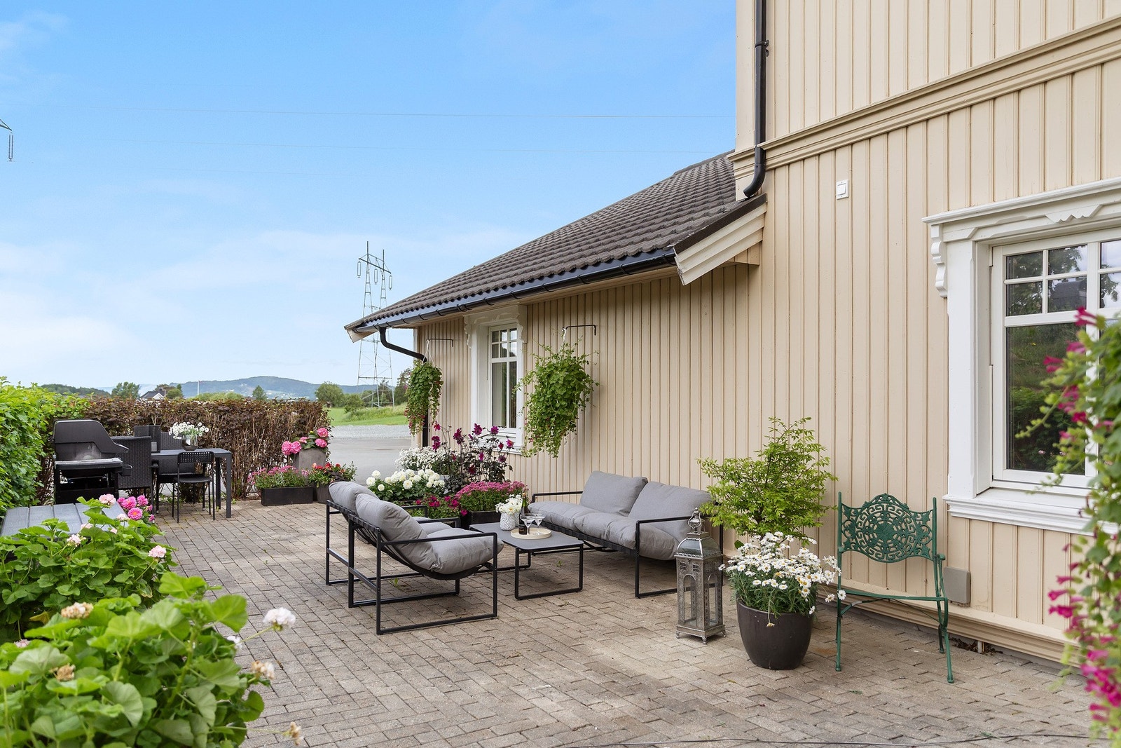 Skjermet terrasse område, steinlagt Galleribilde