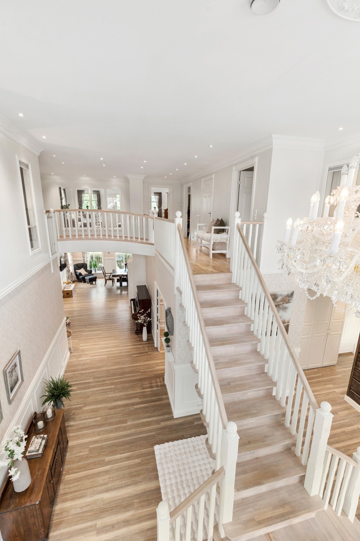 Bildet tatt fra balkongen i entreområdet Galleribilde