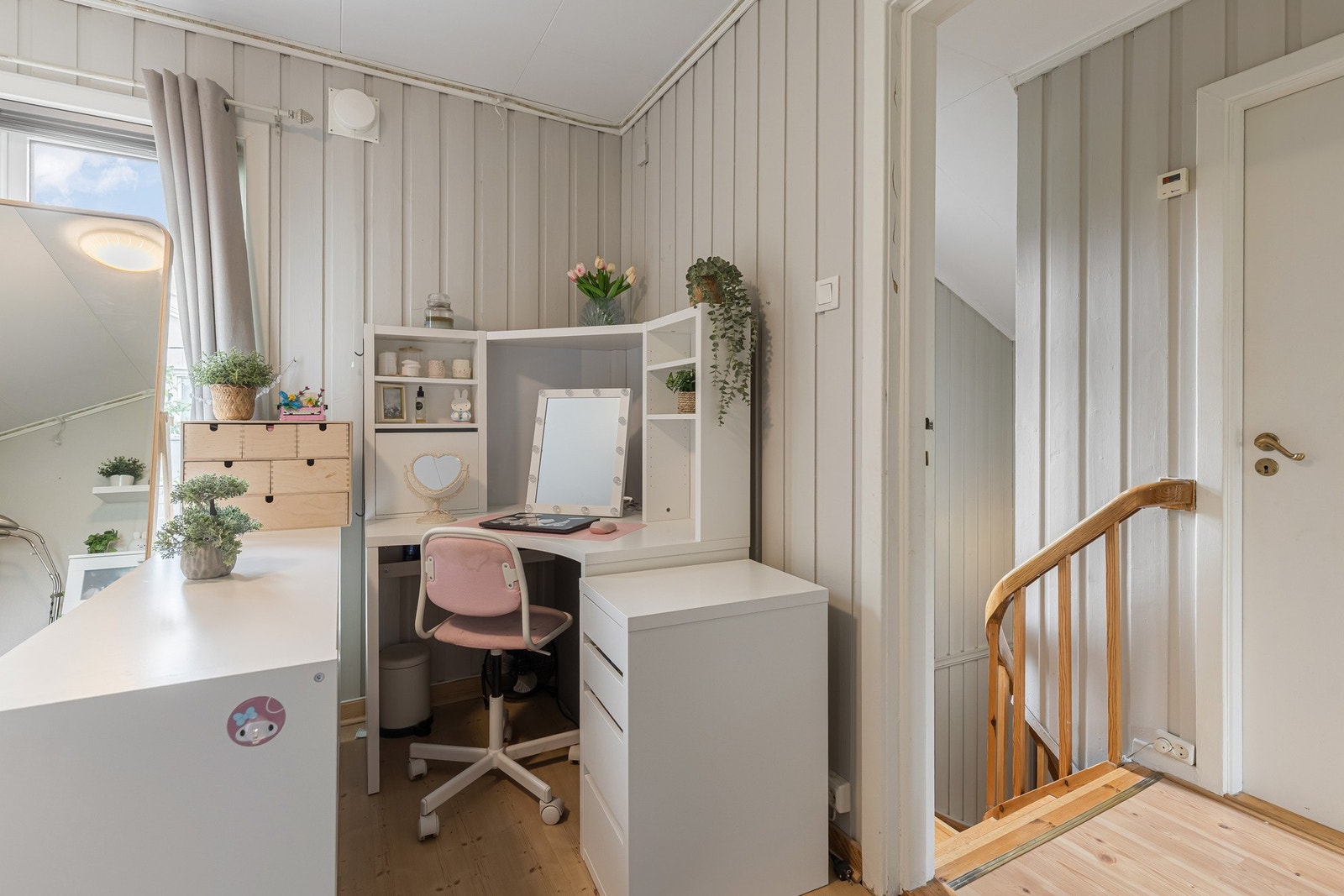 Rommene har gode størrelser og fleksible bruksmuligheter som hovedsoverom, barnerom, gjesterom eller hjemmekontor. Galleribilde