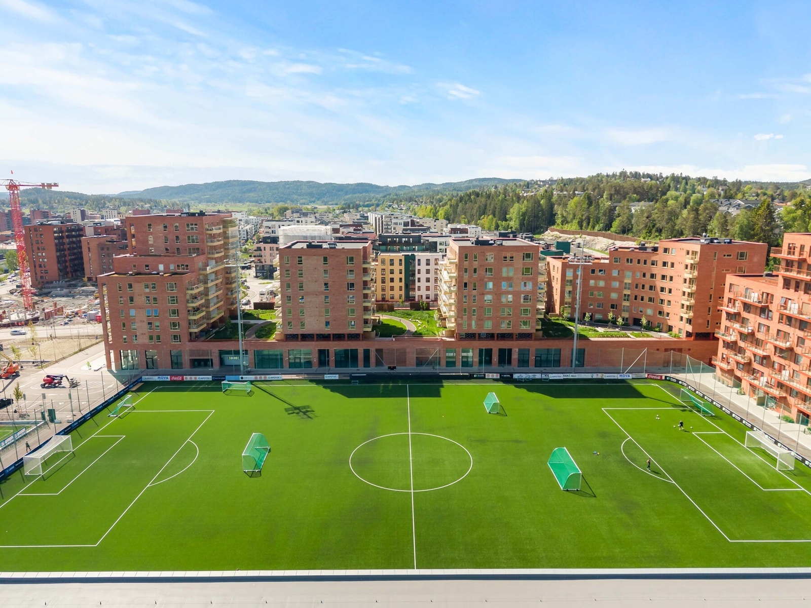Med moderne fotballbaner og Rolvsrud Idrettspark som nærmeste nabo ligger alt til rette for en aktiv hverdag og et levende nærmiljø. Galleribilde