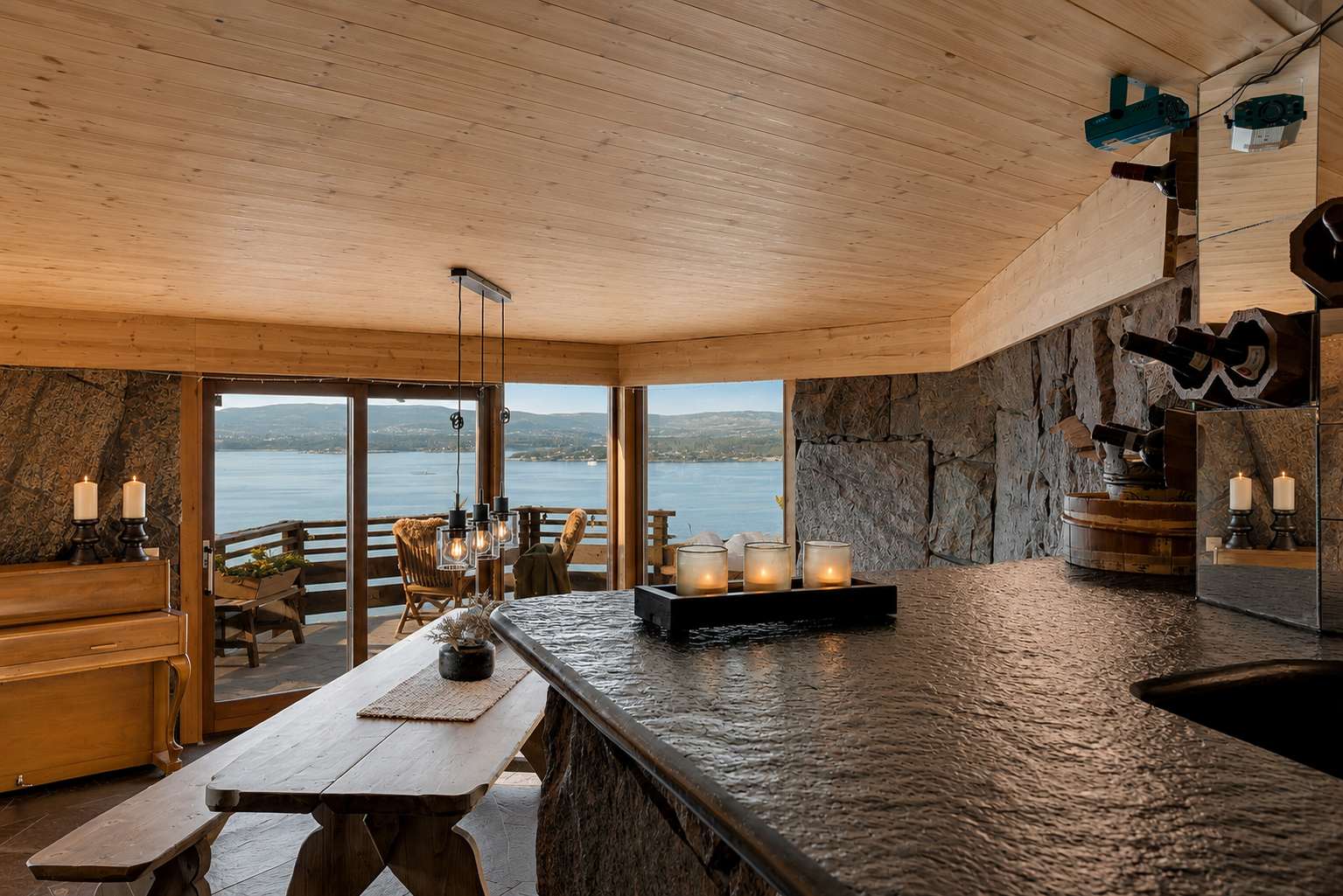Kjellerstuen er innredet som en egen, stemningsfull bar. Et sosialt rom som skiller seg tydelig fra resten av boligen. Bildet er redigert med AI. Galleribilde