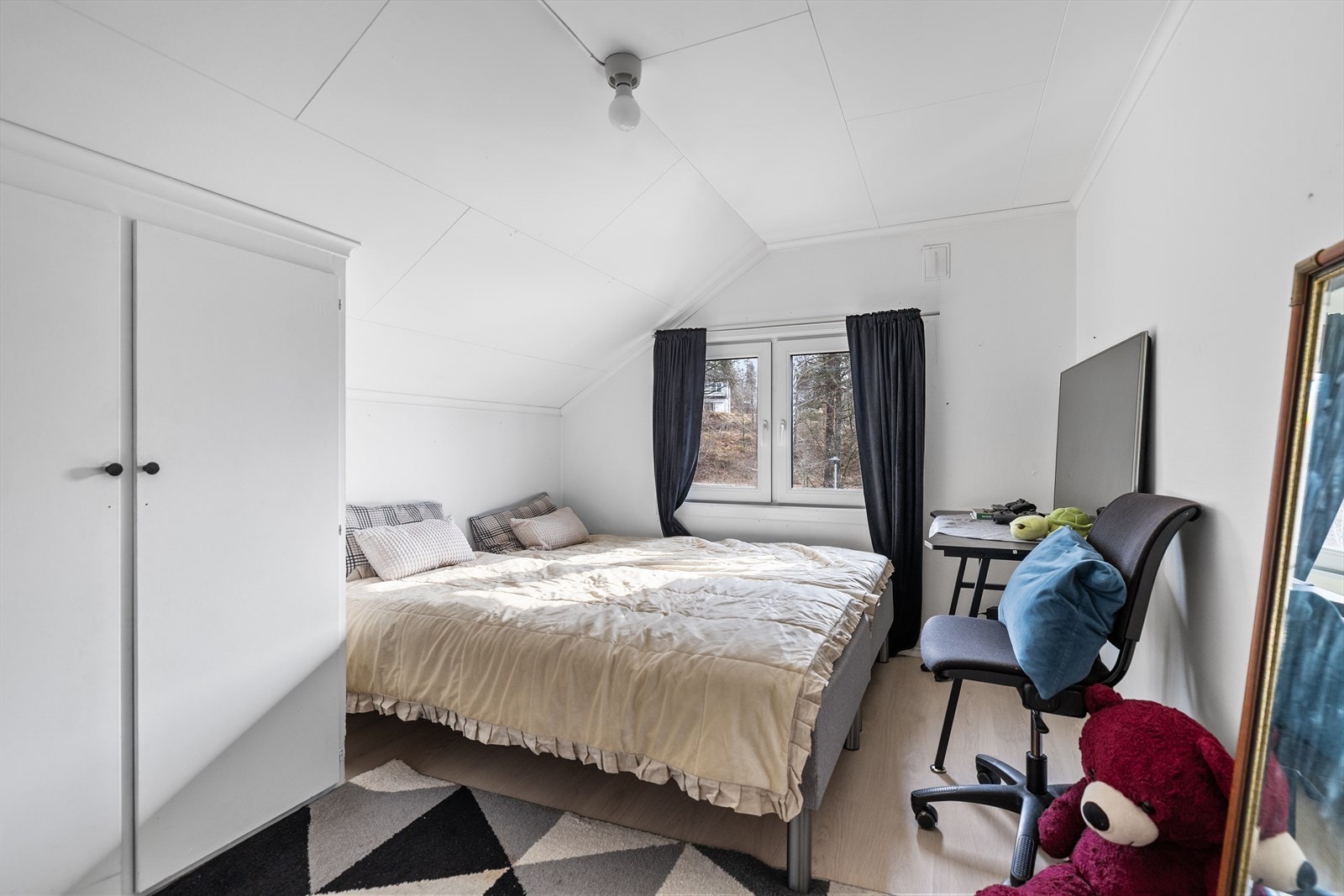 For at man skal ha et ryddig soverom er garderobeløsning viktig. Galleribilde