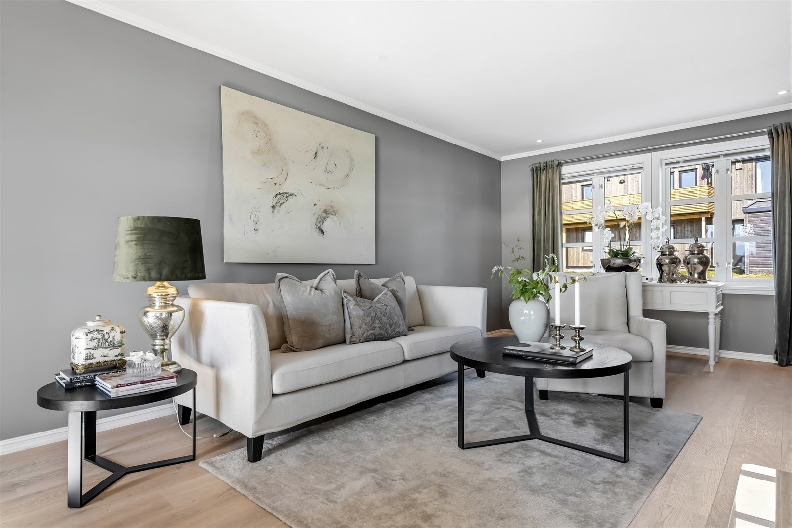 God plass til sofa og salongbord. Galleribilde