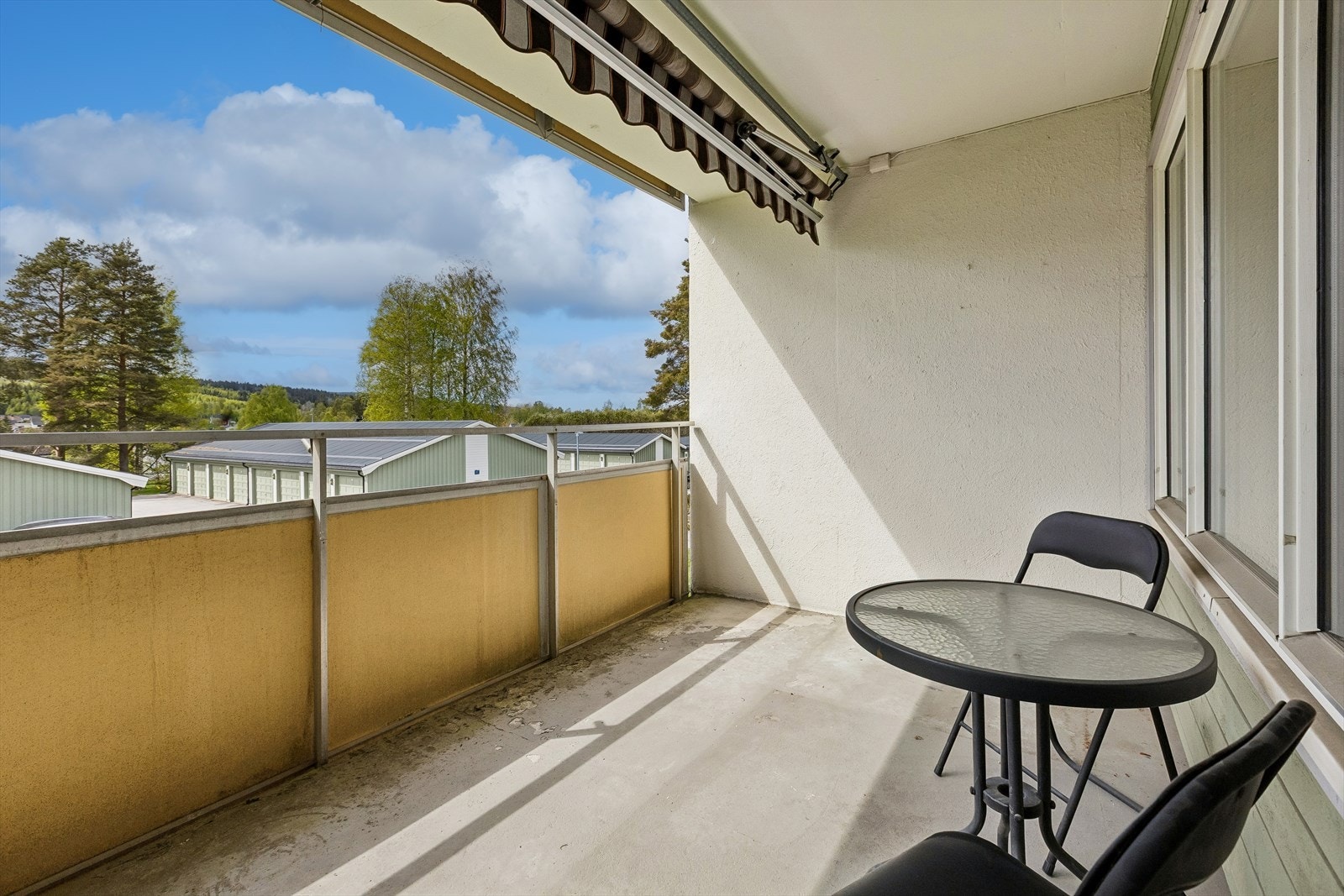 Gode solforhold, markise og fint utsyn til landskapet rundt. Galleribilde