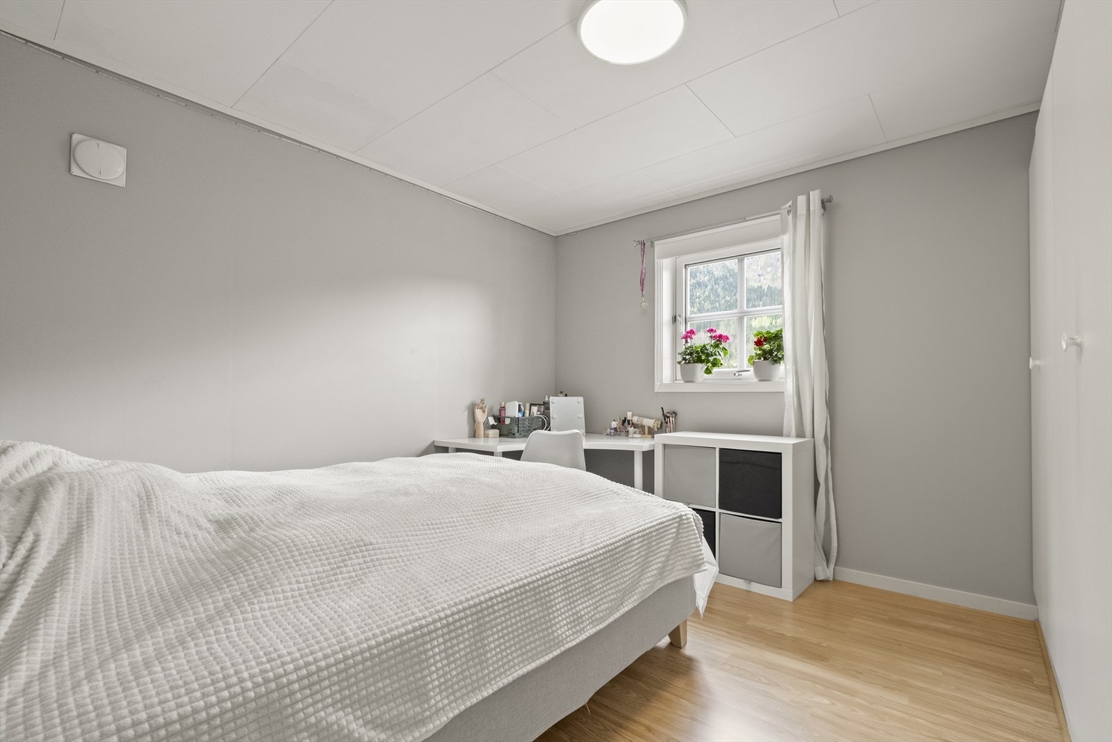 - Hovedsoverom har garderobeinnredning - Galleribilde