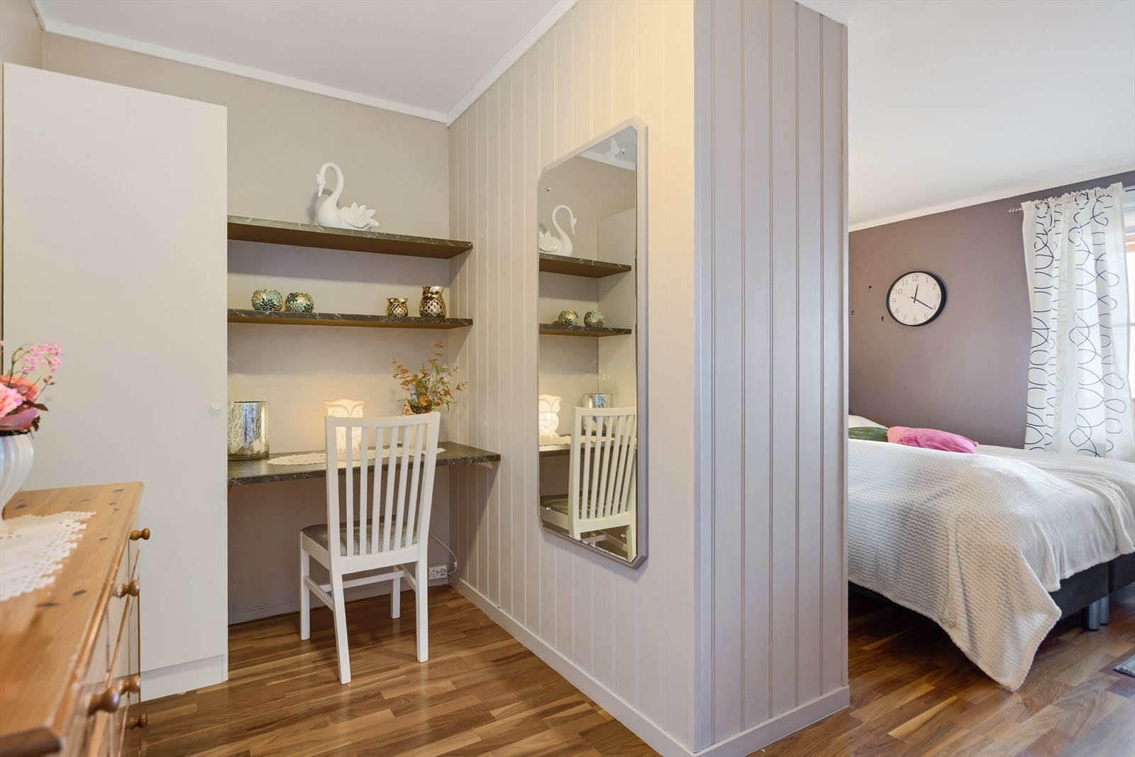 Denne delen kan gjerne brukes som kontor/hobbyrom, eller man kan lage seg en praktisk walk-in-garderobe. Galleribilde