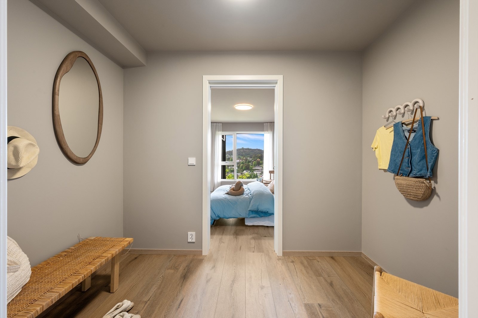 - Badet måler 5,6m² og omkledningsrom 5,5m² - Galleribilde