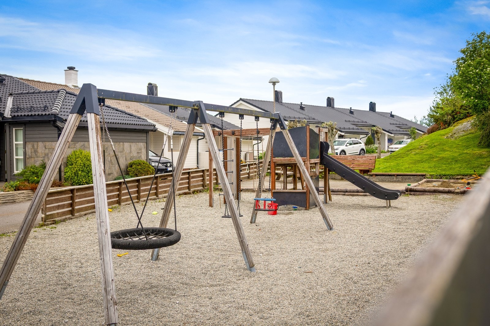 Lekeplass et steinkast unna Galleribilde