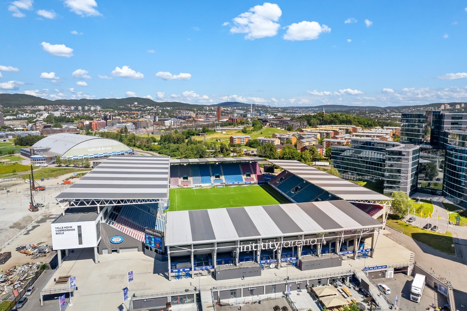 For fotballentusiaster ligger Intility Arena kun en kort spasertur fra boligen. Galleribilde
