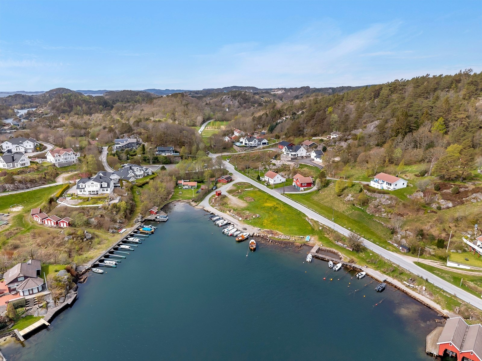Området byr på fine turmuligheter, blant annet rundt Tofte eller opp til masta på Tregde. Galleribilde
