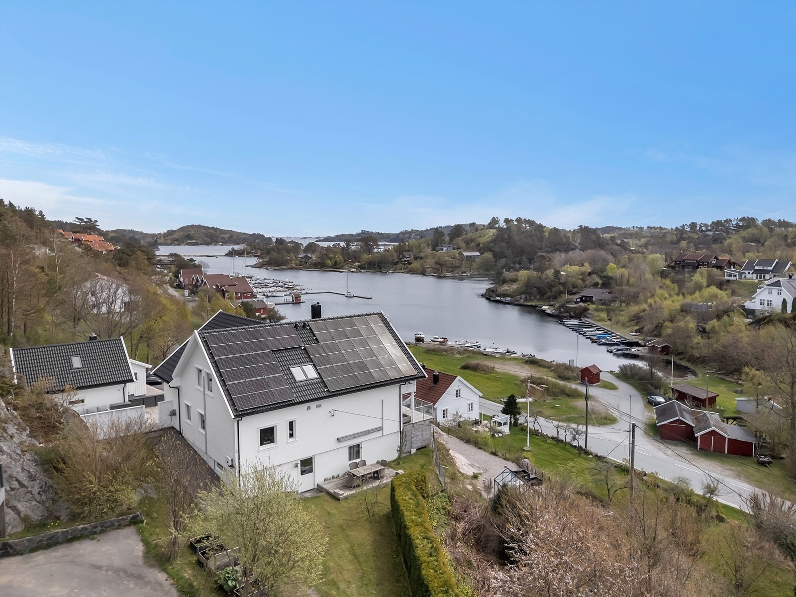 En ideell beliggenhet for de som setter pris på nærhet til sjøen og et aktivt friluftsliv. Galleribilde