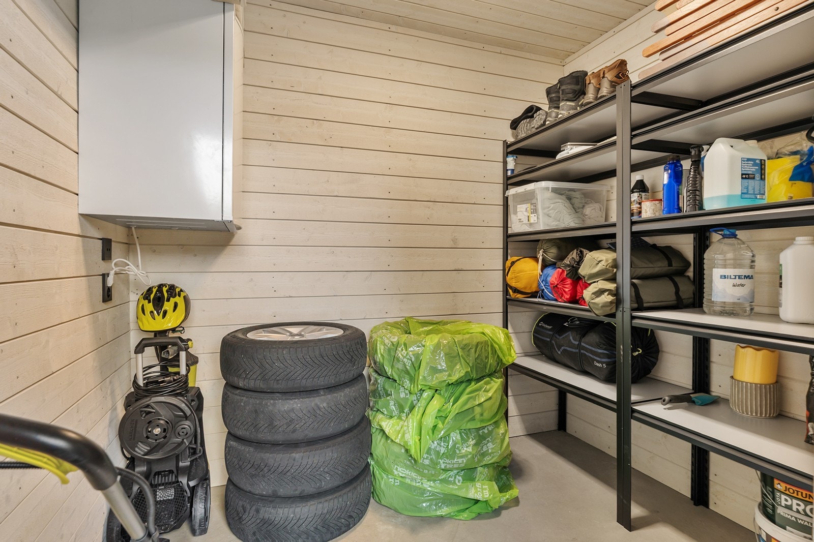Utvendig bod med plass til oppbevaring Galleribilde