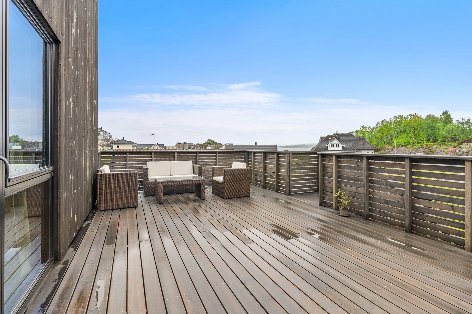 Fra stuen er det utgang til en romslig balkong på ca. 28 m². Galleribilde