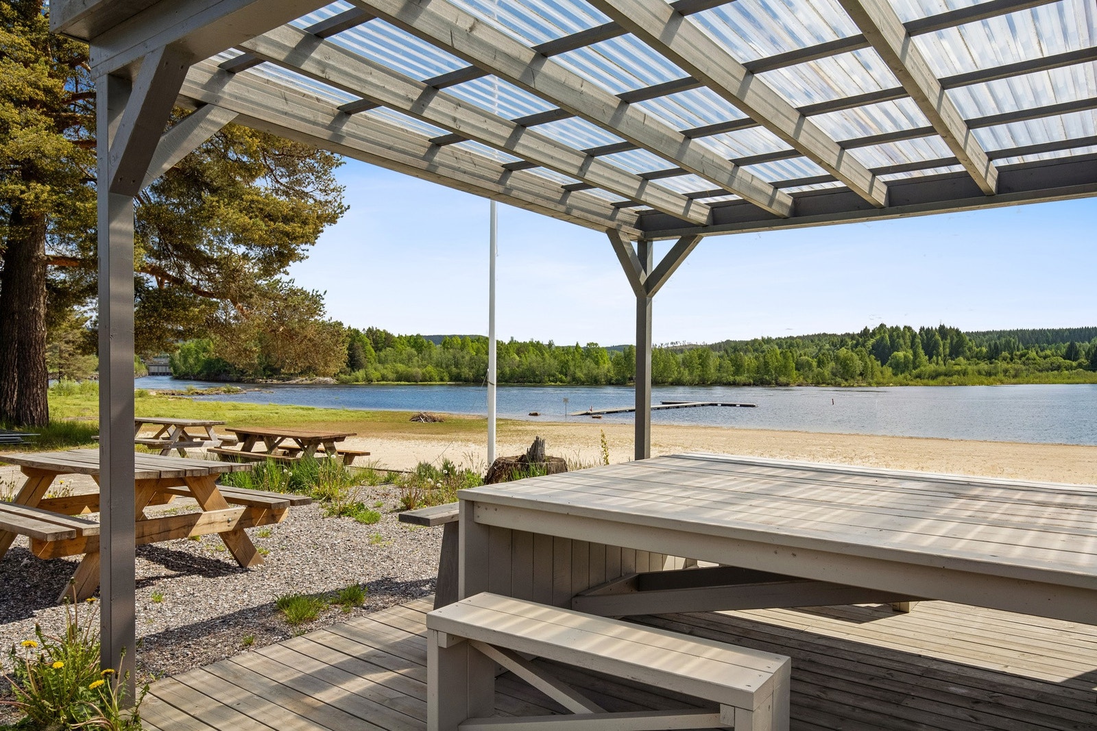 I tillegg til sittegrupper på egen eiendom byr området på flere sitteplasser. Galleribilde