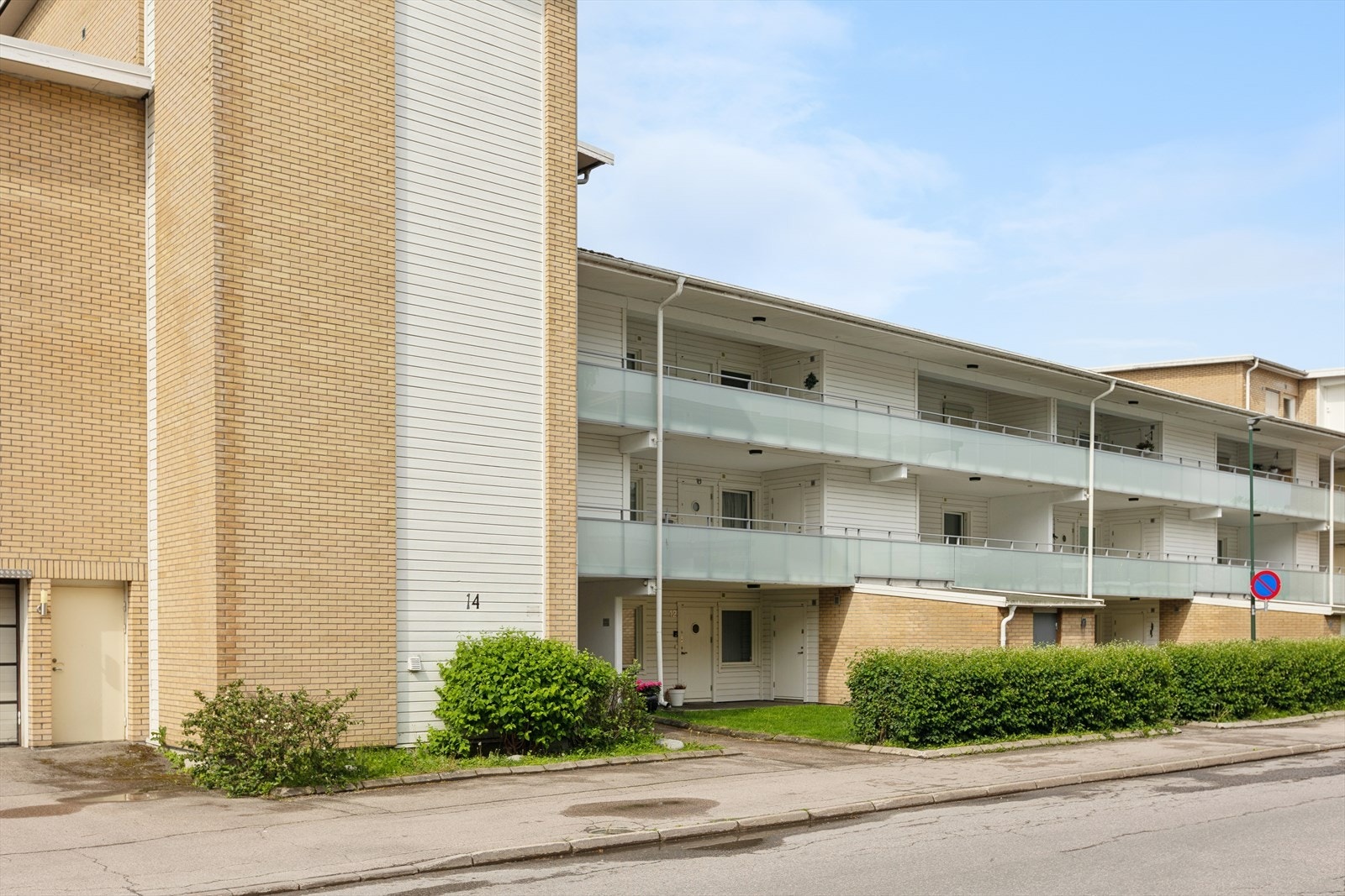 Leiligheten har en sentral beliggenhet på Kjeller, med enkel fremkomst til bymessige fasiliteter i Lillestrøm. Galleribilde