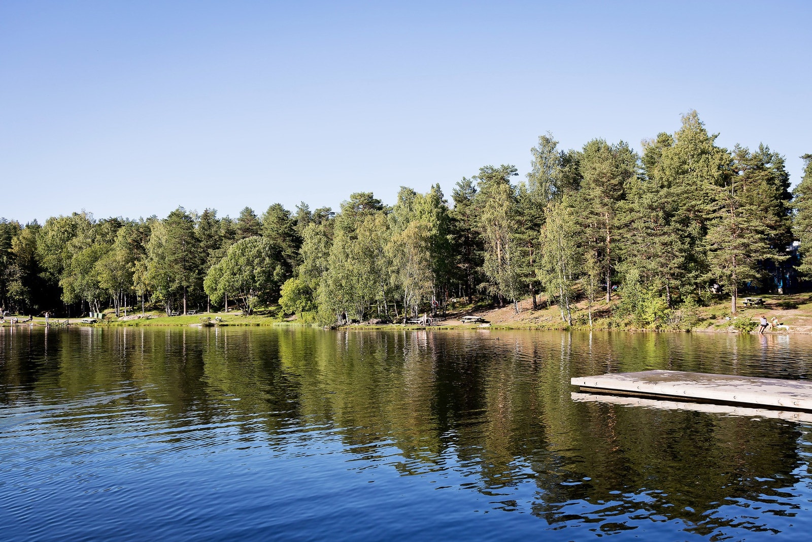 Populære Lillomarka ligger i nærheten og gir flotte rekreasjonsmuligheter sommer som vinter Galleribilde