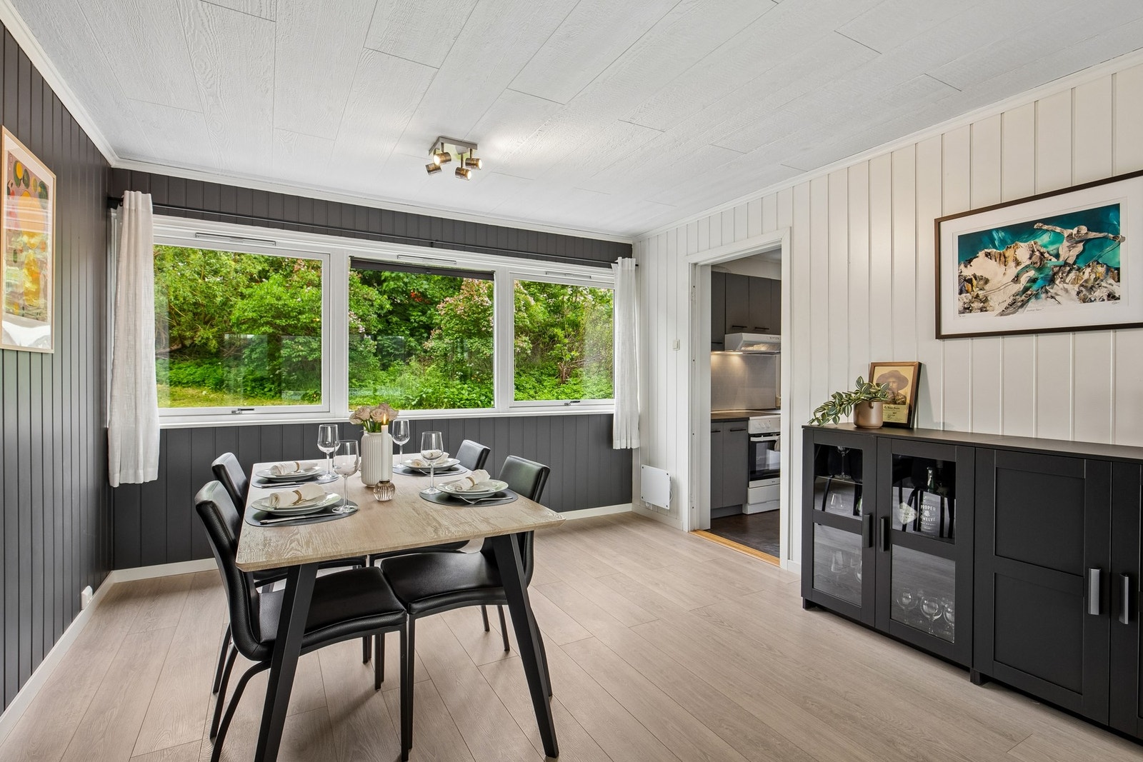 God plass til spisebord Galleribilde