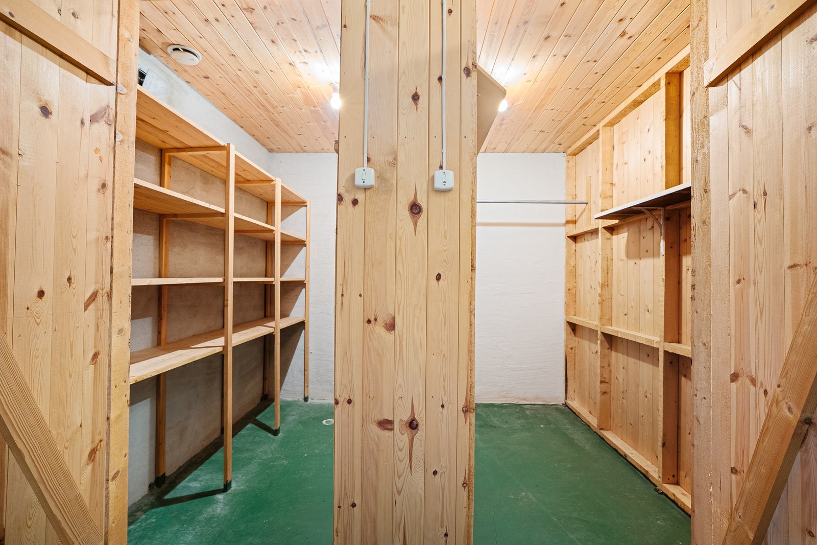 Godt med bodplass til mat, vin eller generelt bare deilig å ha ekstra oppbevaringsplass Galleribilde