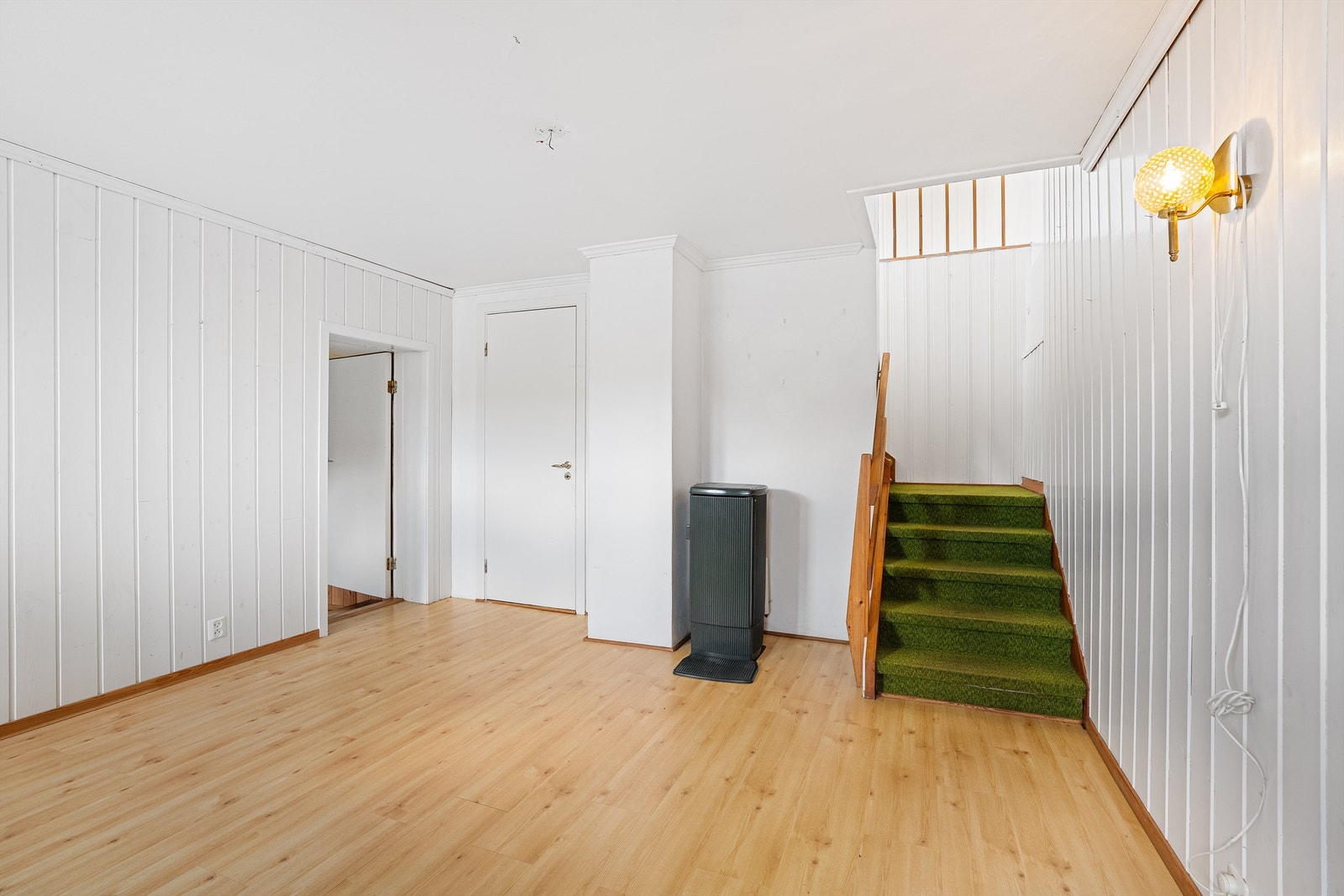 Deilig med stor gang til ytterklær, sko og/eller kanskje barnevogn? Galleribilde