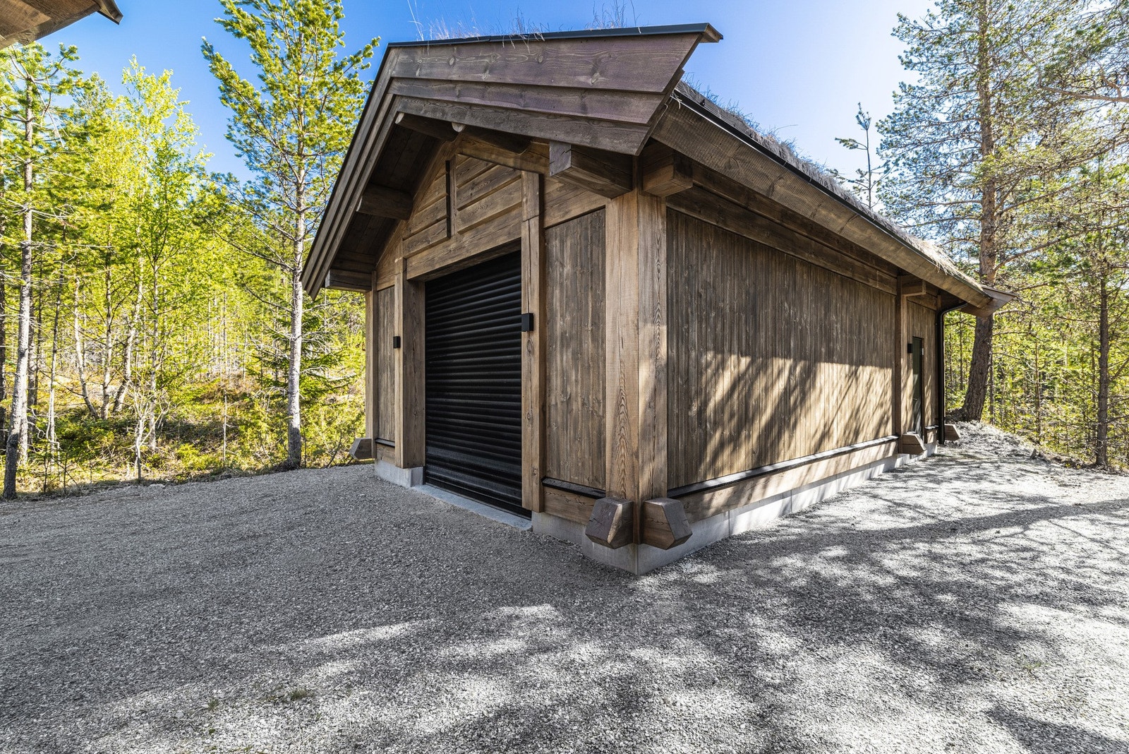 Enkel garasje med plass til en bil. Galleribilde