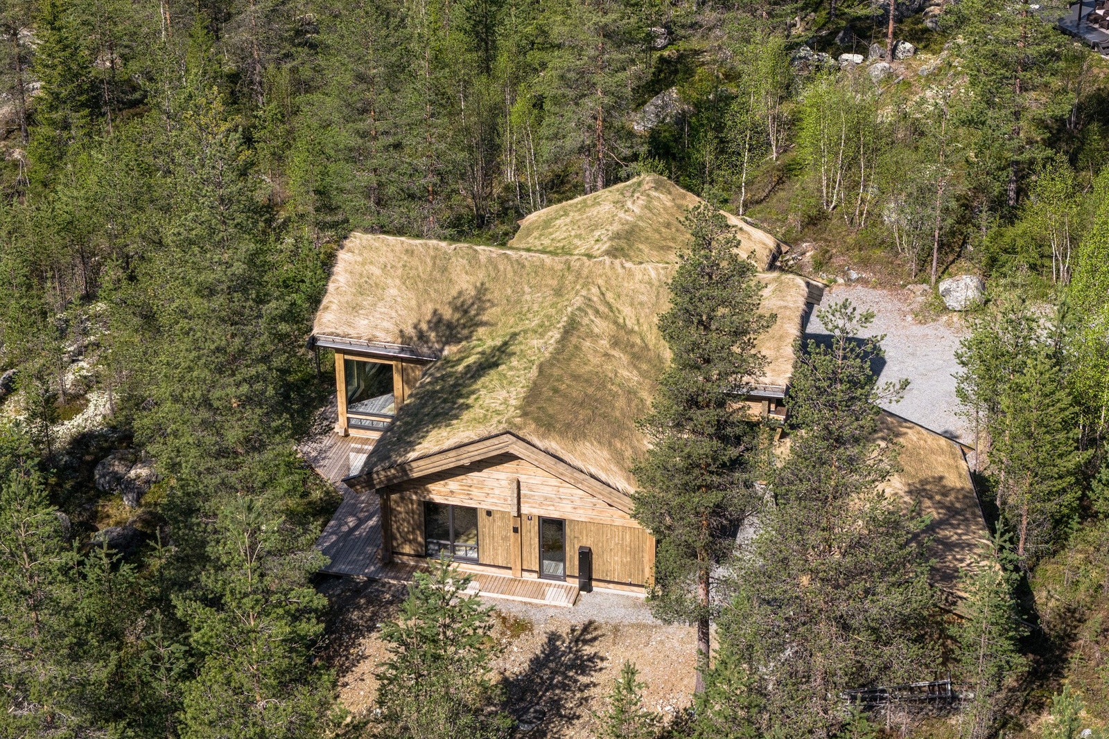 En spektakulær hytte med privat og skjermet beliggenhet i endevei ved Golf Alpin. Galleribilde