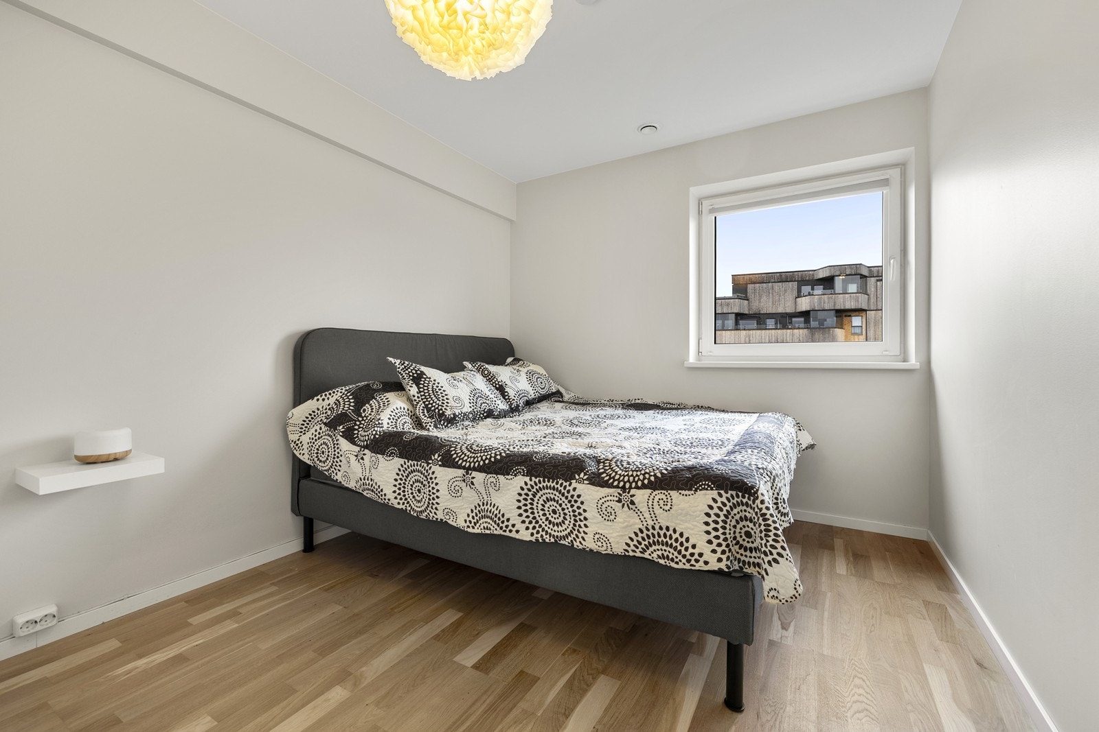 Denne leiligheten har to romslige og luftige soverom som gir deg friheten til å skape din drømmeinnredning! Galleribilde