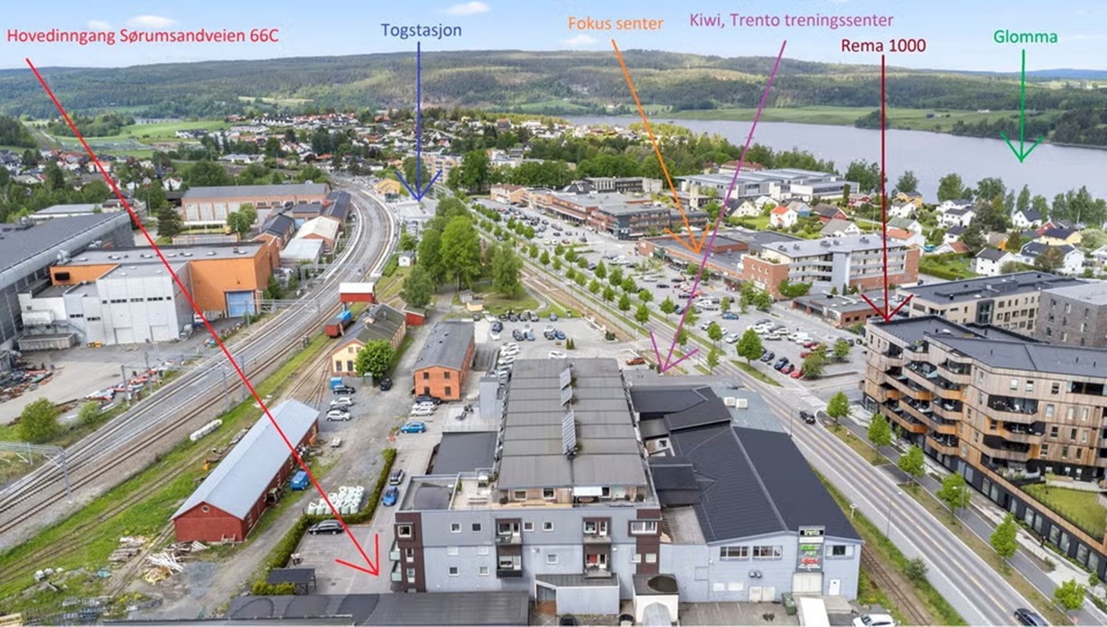 Fra leiligheten er det umiddelbar nærhet til dagligvare, treningssenter, togstasjon og turområder ved Glomma. Galleribilde