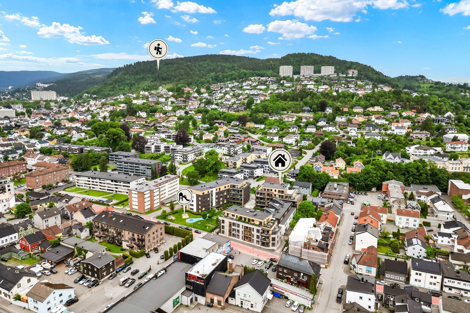 Eiendommen ligger på Brakerøya, med nærhet til både sentrum og turområder i marka. Galleribilde