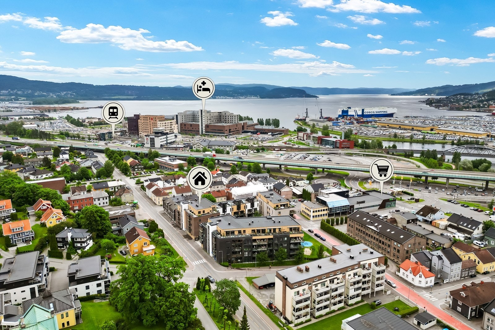 Kort vei til servicetilbud som CC Drammen (5 min) og dagligvarehandel hos Kiwi Brakerøya (2 min). Galleribilde