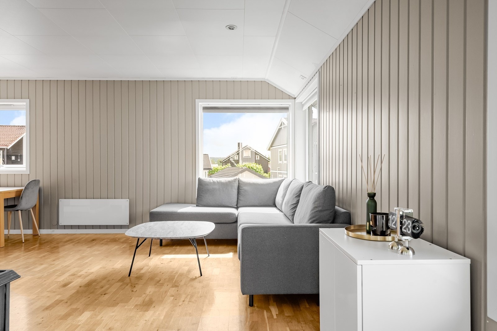 Det er plass til sofagruppe med tilhørende TV-møblement. Galleribilde