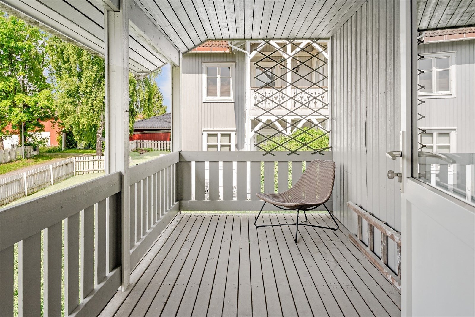 Fra stua er det utgang til en overbygd balkong på ca. 11 m². Galleribilde