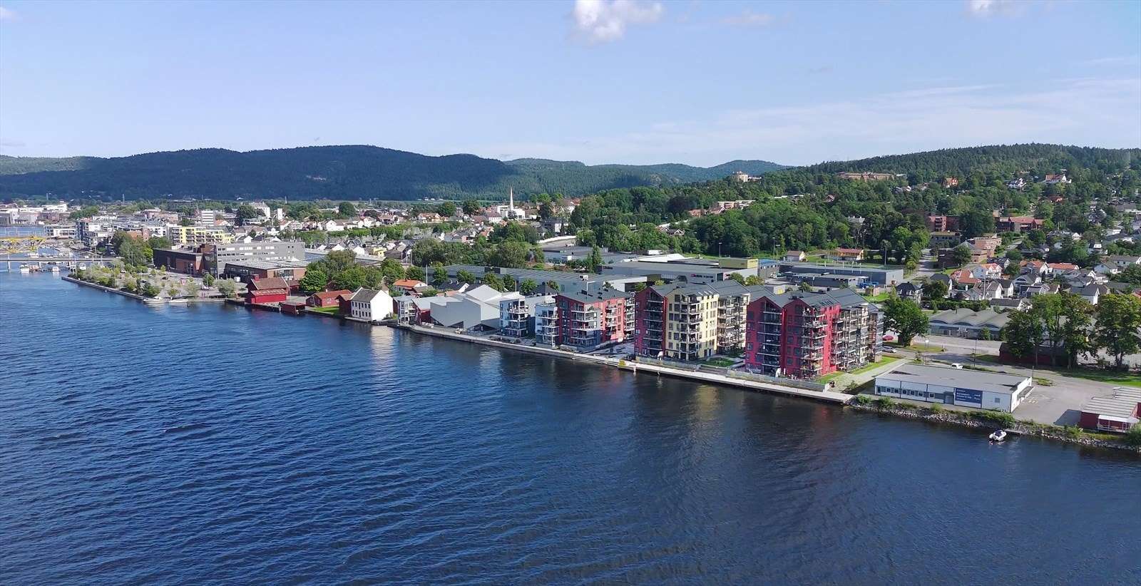 Beliggenheten gir umiddelbar nærhet til Porsgrunn sentrum, med gangavstand til butikker og servicetilbud. Galleribilde