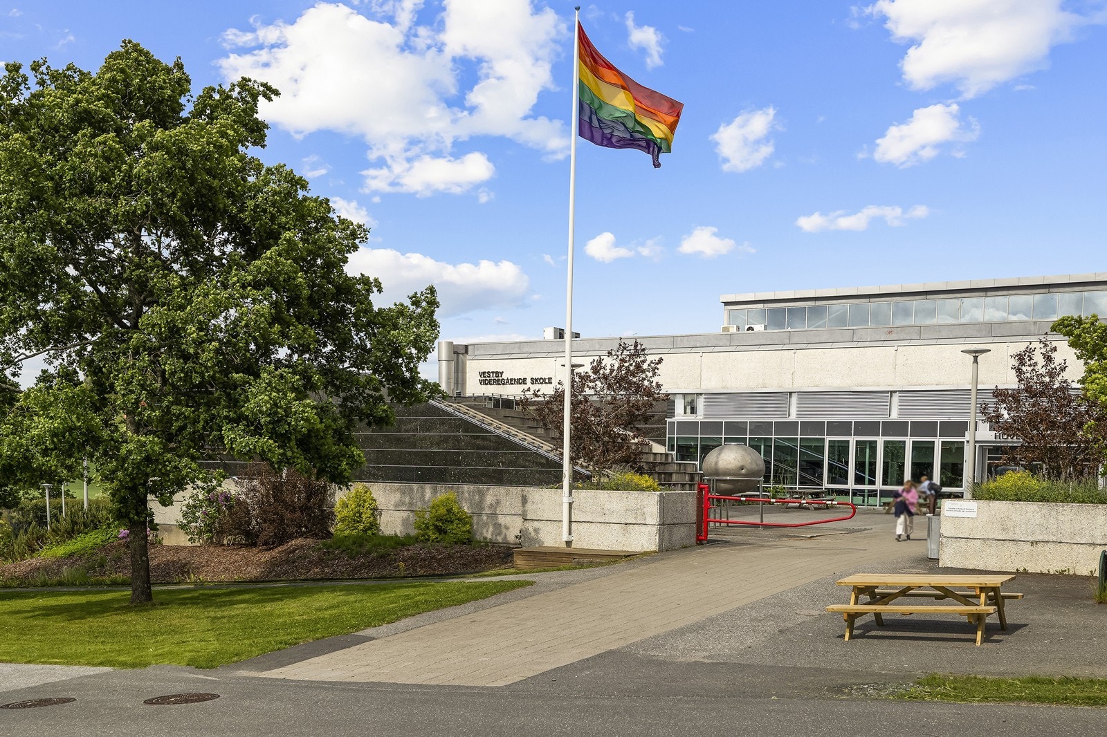 Vestby videregående skole ligger også i nærområdet. Galleribilde