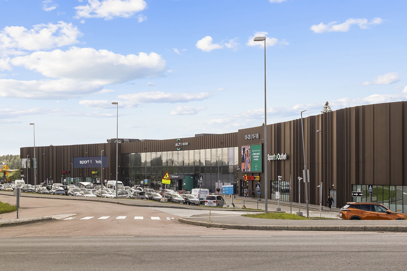Vestby Storsenter her et bredt utvalg av butikker og servicetilbud og er kun en kort spasertur unna. Galleribilde