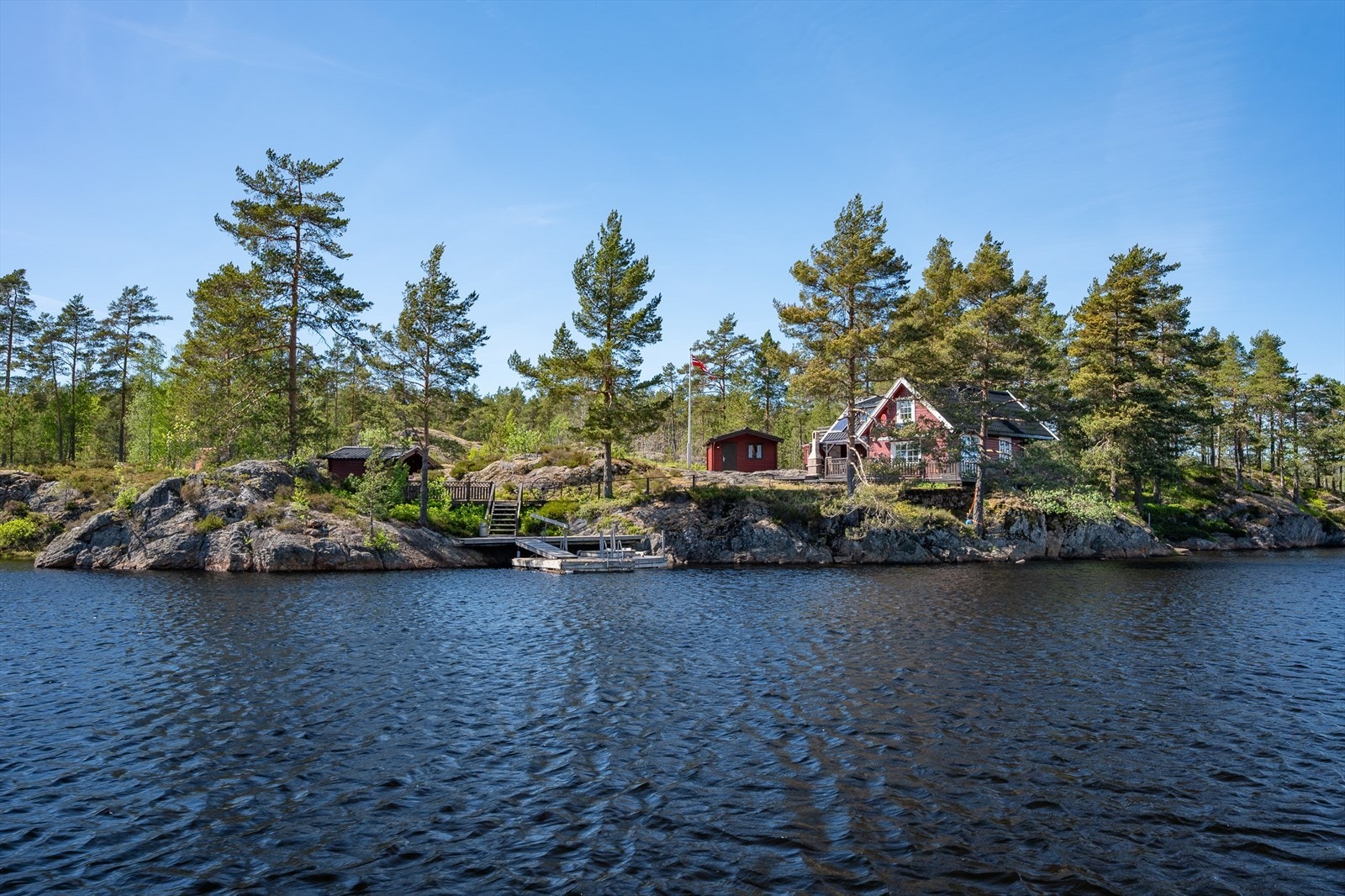 Idyllisk fritidseiendom med lang strandlinje til Ogge Galleribilde