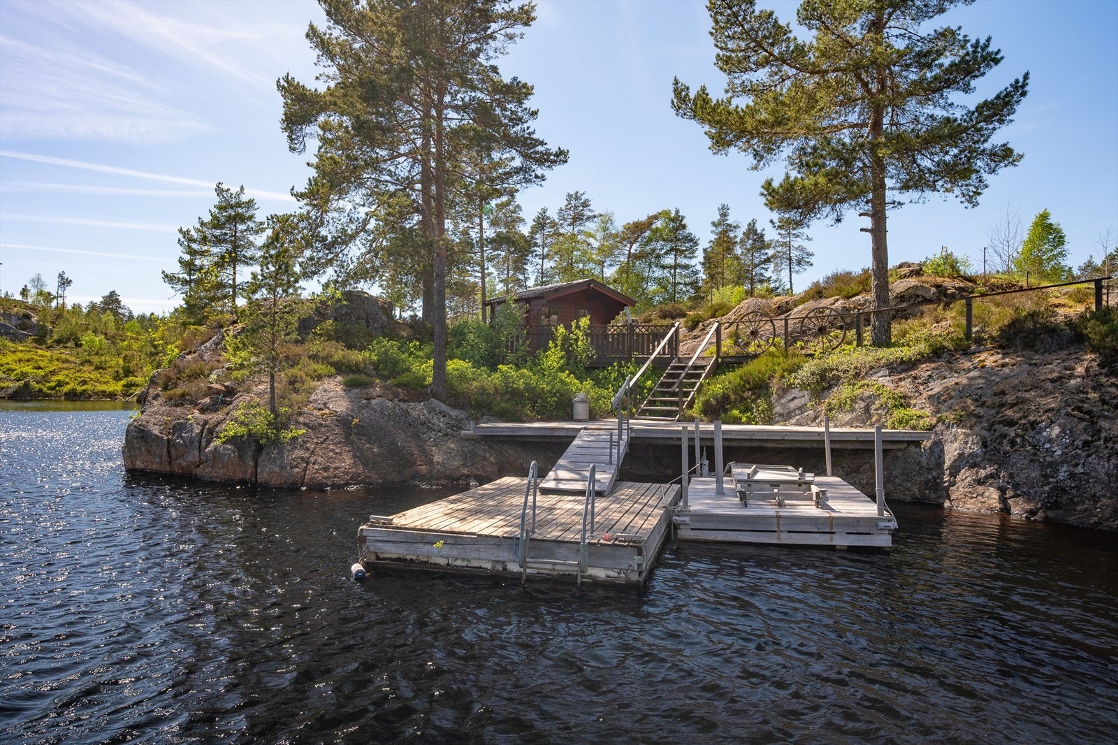 Bryggeanlegg med to flytebrygger og badetrapp Galleribilde