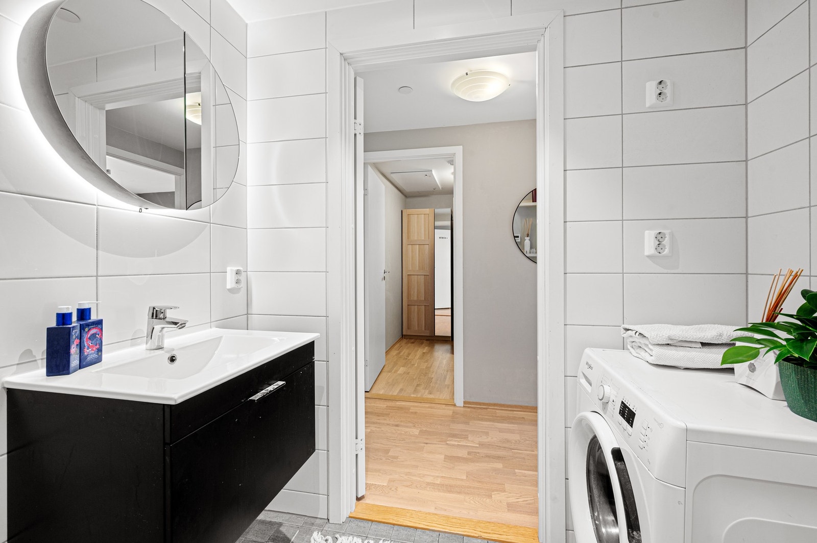 Det er vannbåren gulvvarme på badet. Galleribilde