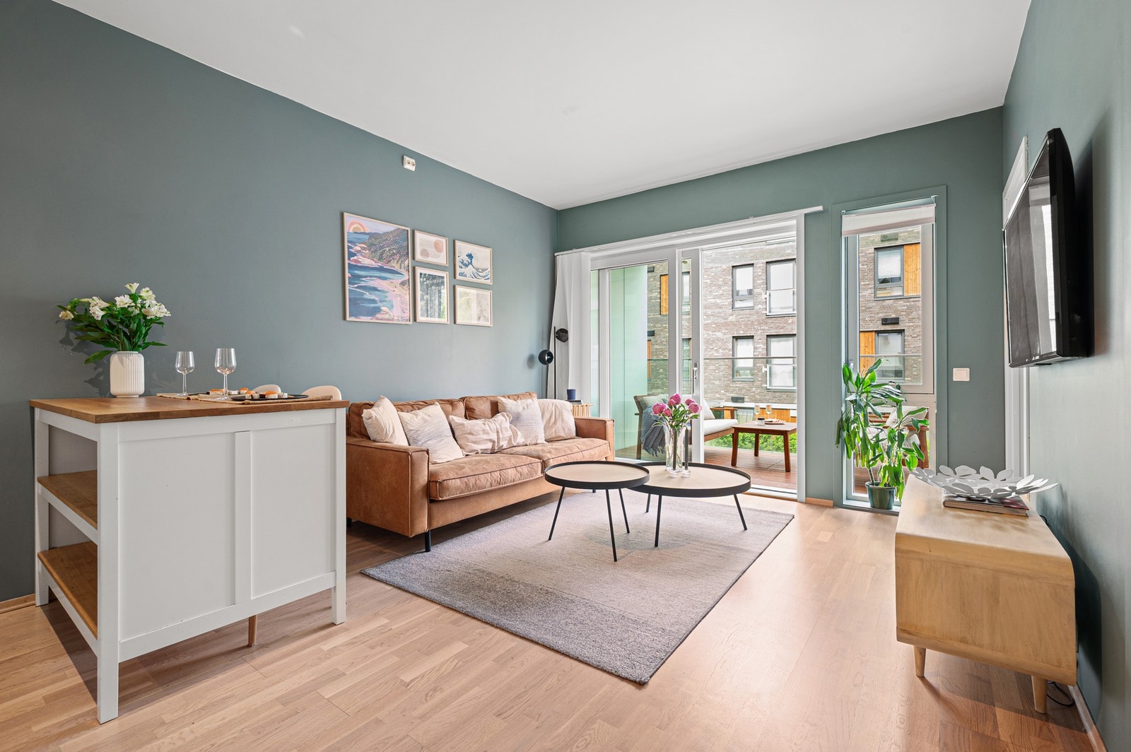 Velkommen til Julianus Holms veg 30, en strøken 2-roms selveierleilighet med moderne fasiliteter, god planløsning og sentral beliggenhet på Lade! Galleribilde