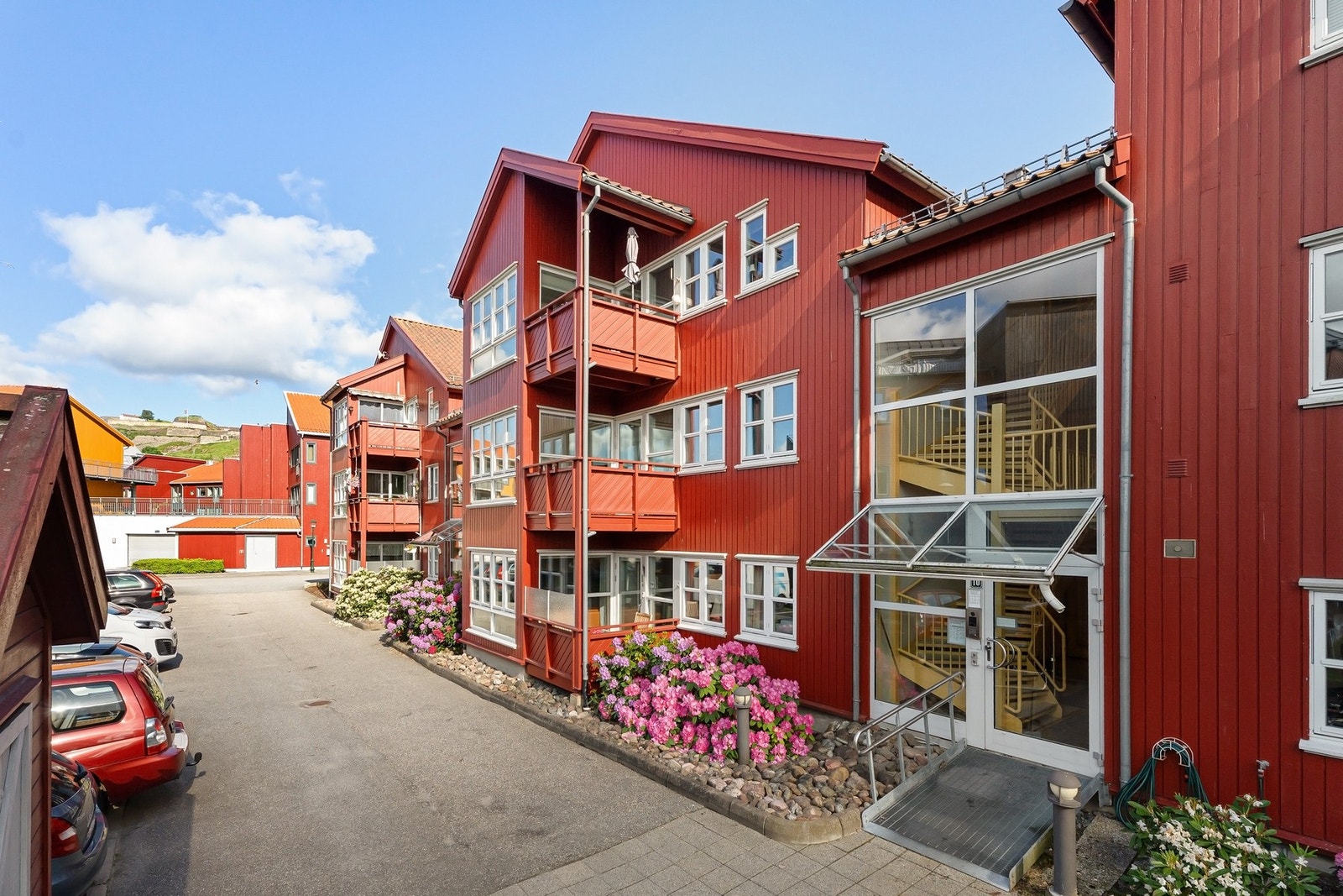 Leiligheten disponerer en biloppstillingsplass Galleribilde