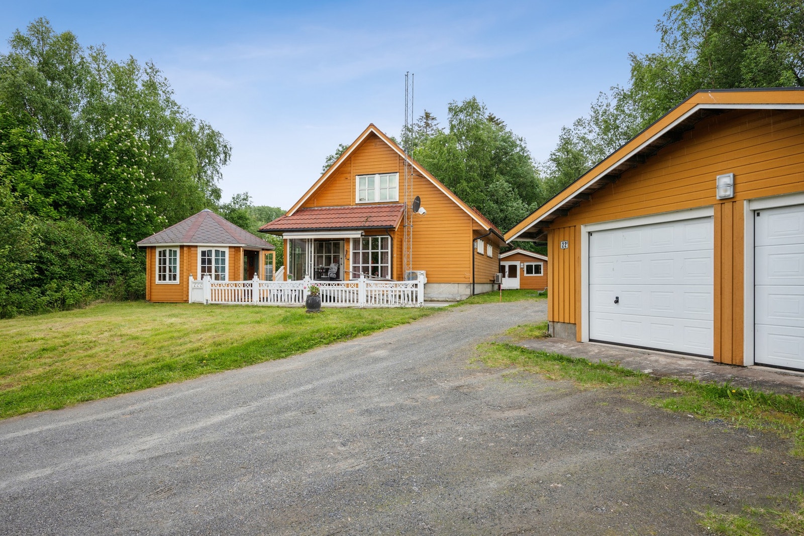 Fra eiendommen er det gangavstand til mangfoldige fasiliteter. Galleribilde