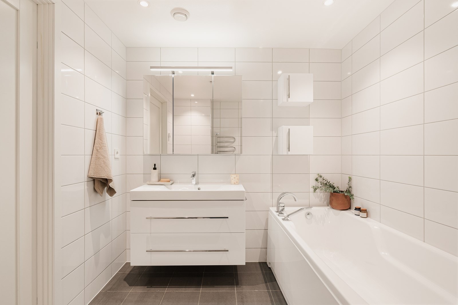 - Vannbåren varme følger også på badet - Galleribilde