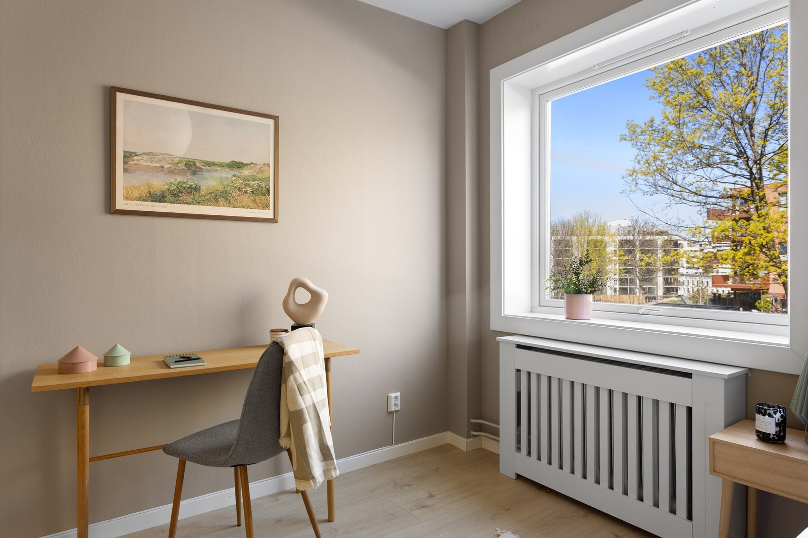 Også her er det et stort vindu som gir godt med lys. Galleribilde