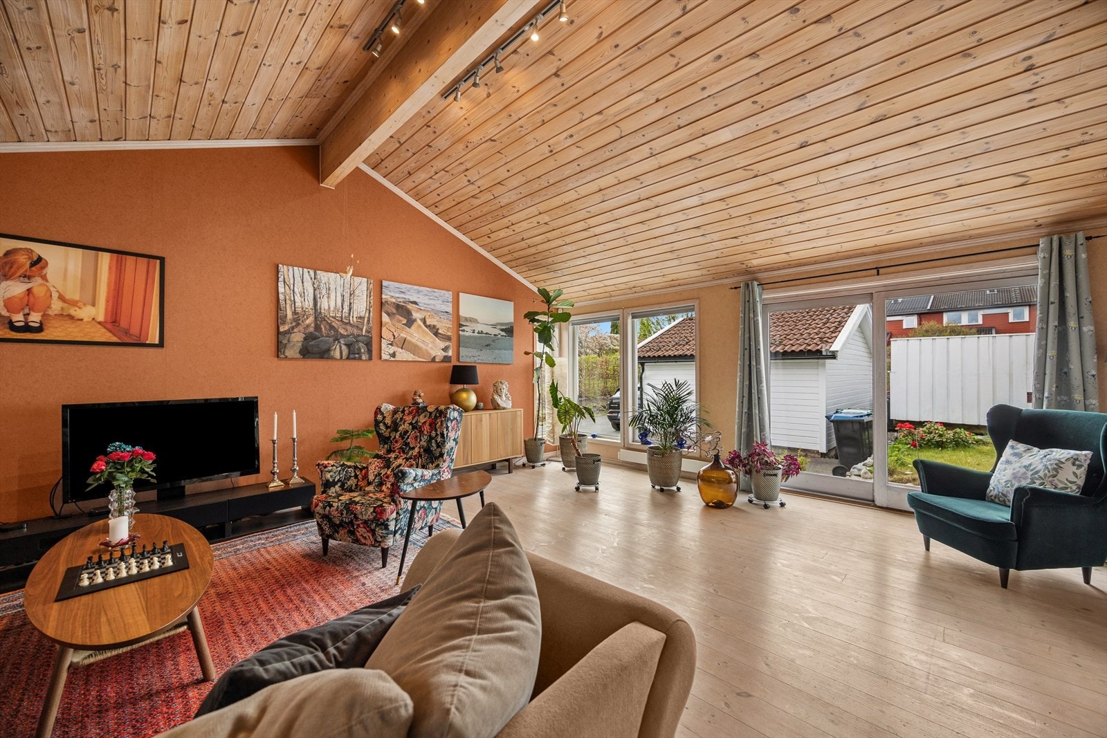 God plass til flere sittegrupper og sosiale soner. Galleribilde