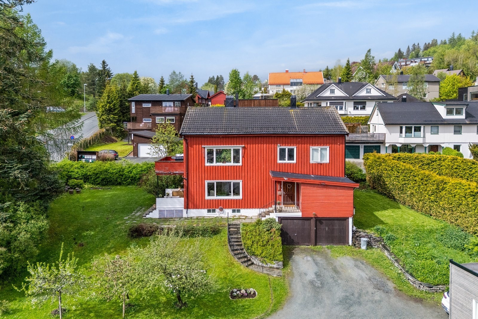 Tomten er på ca 1mål. Galleribilde