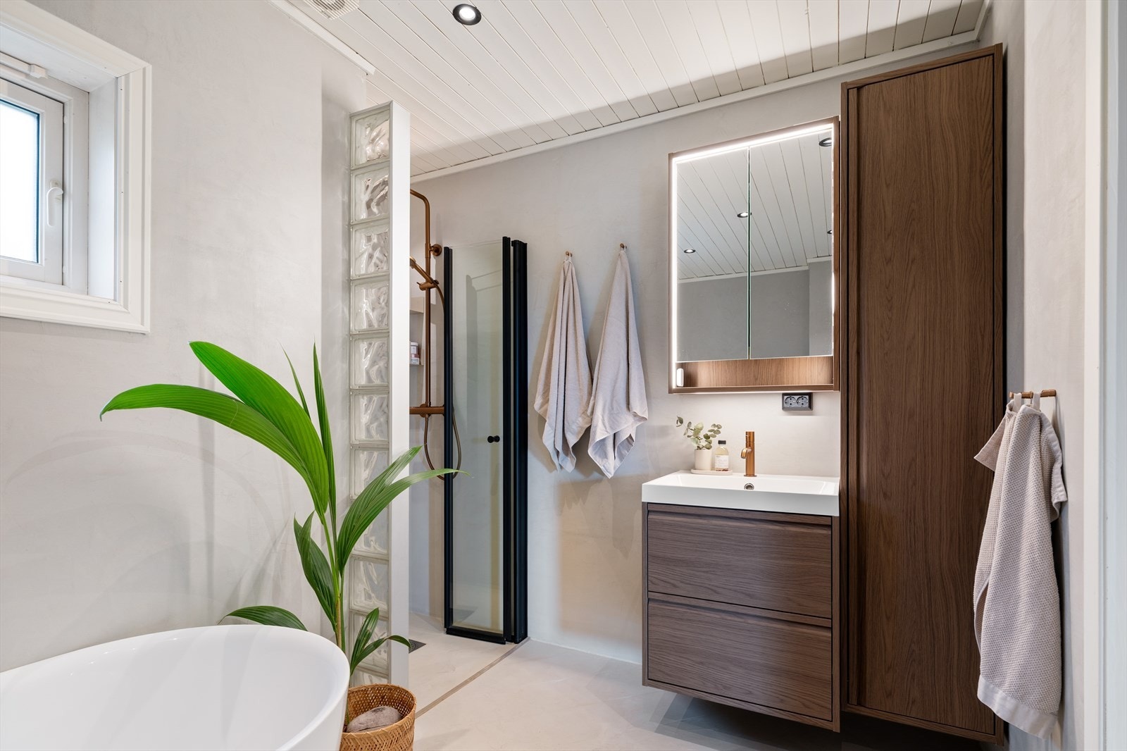Badet er på gode 6m². Galleribilde
